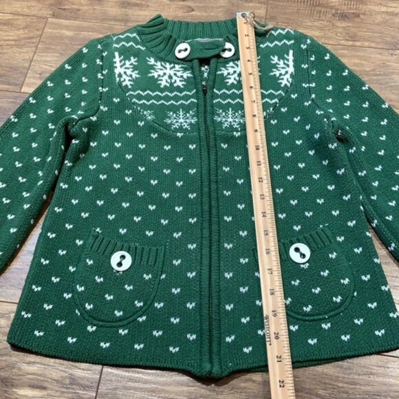 DC Green and white Christmas sweater - Picture 3 of 10